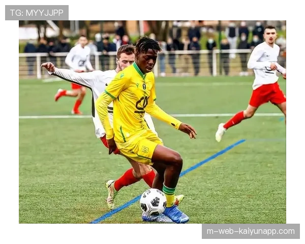 南特17岁中卫塔蒂引豪门关注 出球能力与防守预判俱佳